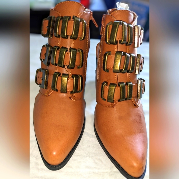 Sacred Heart Sargeant 3 Buckle Women's Booties - Picture 3 of 13